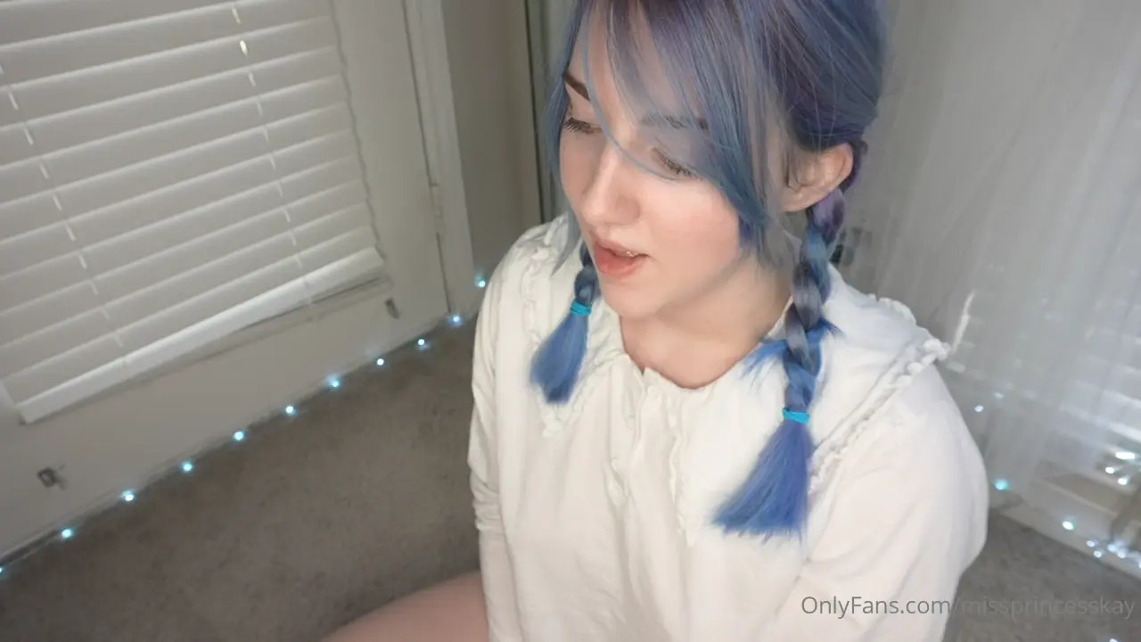 Miss Princess Kay Sucks A Bizarre Dildo