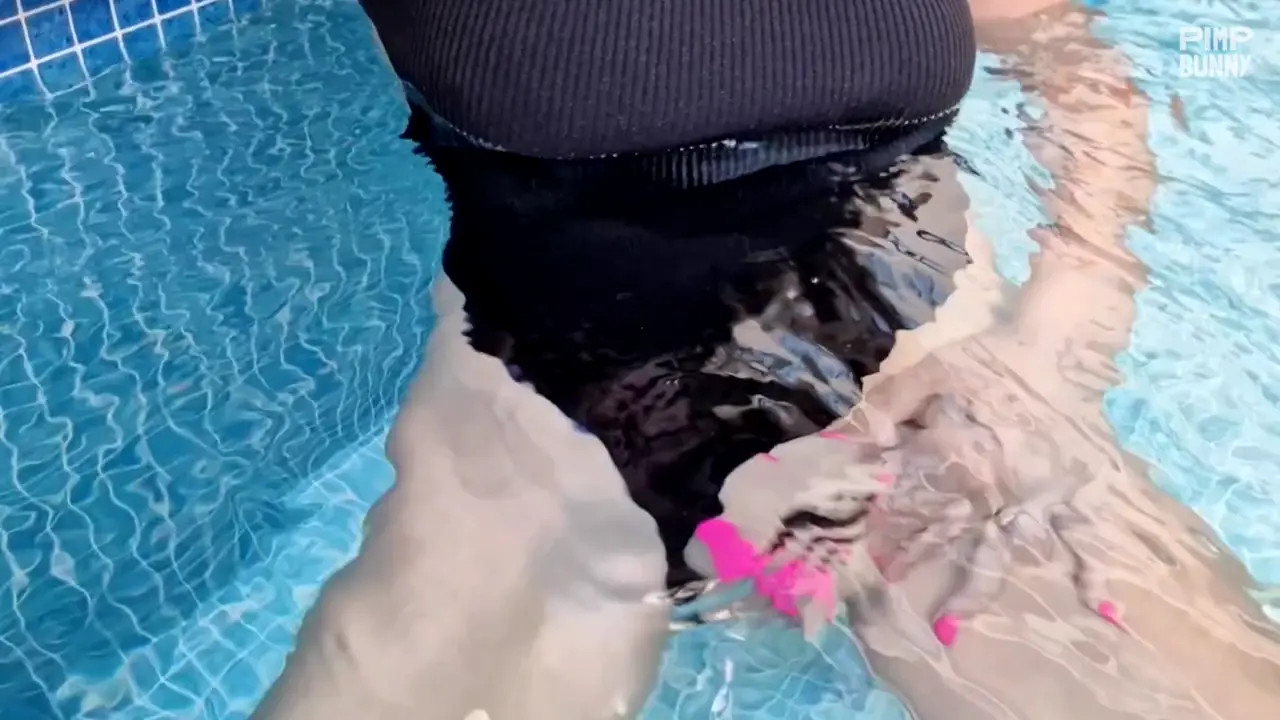 YummyTwice Vibrates Her Pussy In The Pool