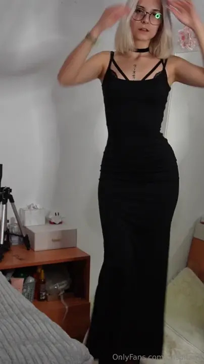 Crispitaas undresses and masturbates for you