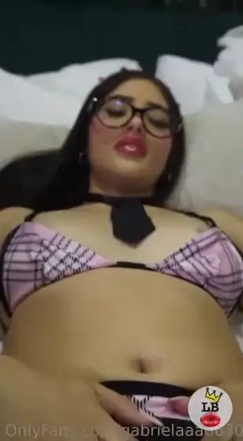 Gabriela0630 is fingered and masturbate til she cum