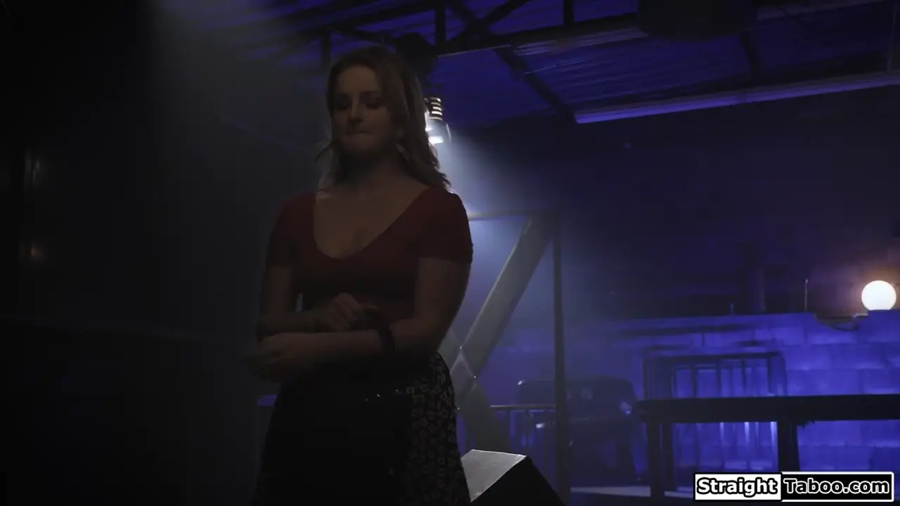 Eliza_Eves Gets Her Virgin Pussy Pounded