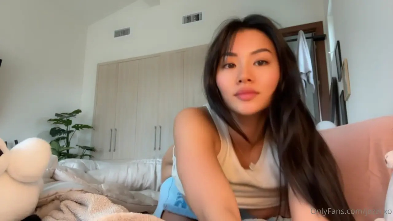 Bedroom Sex With Jezzi.xo & Her Boyfriend