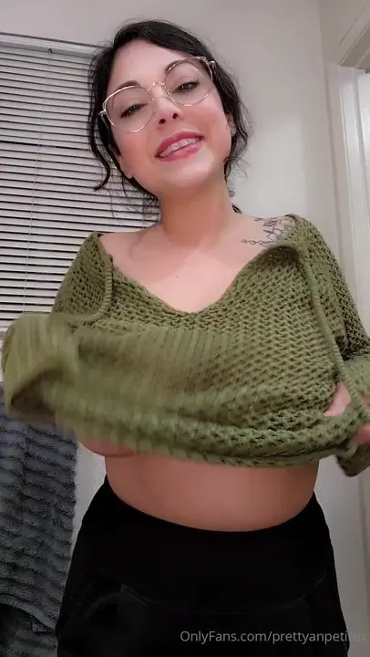 Prettyanpetitex Rubs Nutella On Her Tits