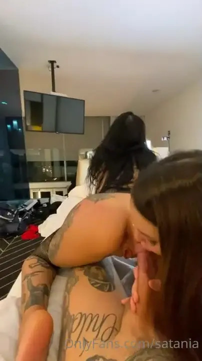 SataniaFree & IamHely In A Threesome Fun