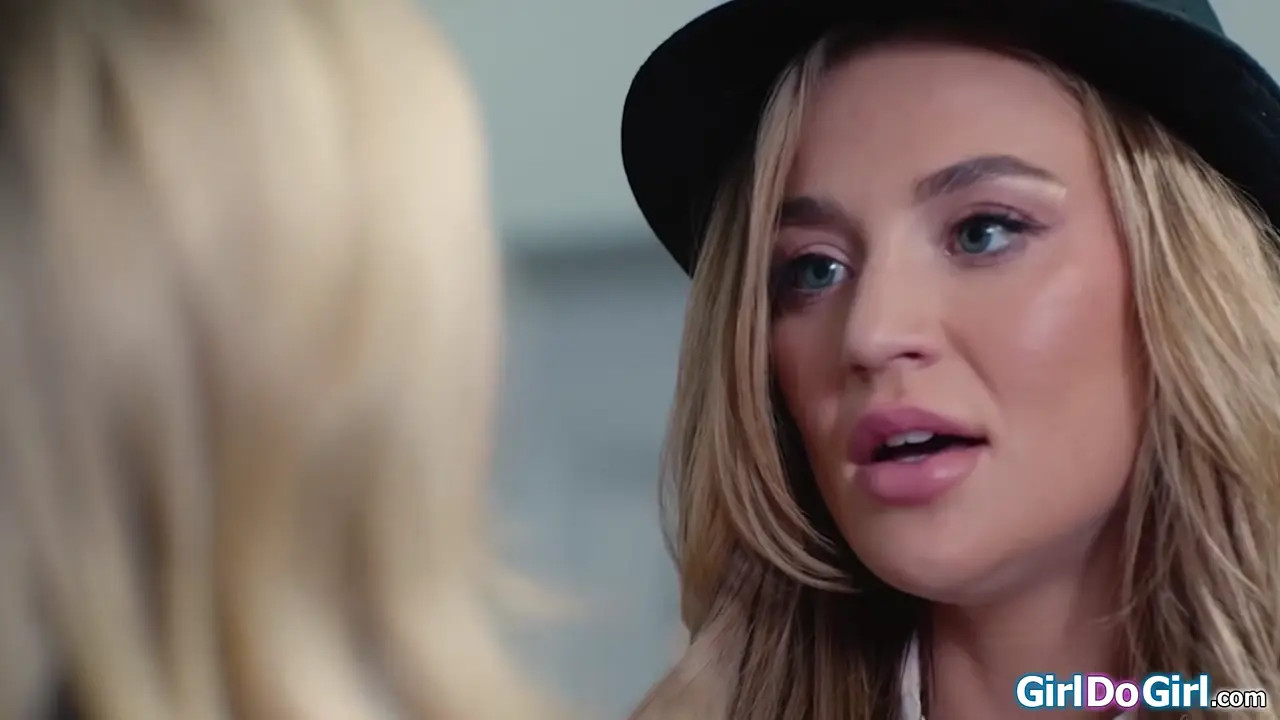 Blake Blossom Licks Lilly Bell's Wet Pussy