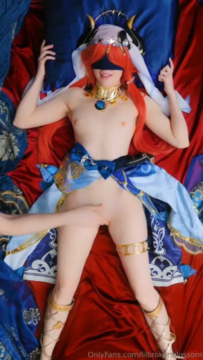 LilBrokenBlossom's Pussy Gets Fingered In Nilou Cosplay