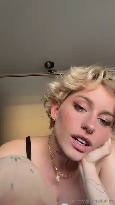 BadGalHailey.Free Gives A Birthday Blowjob