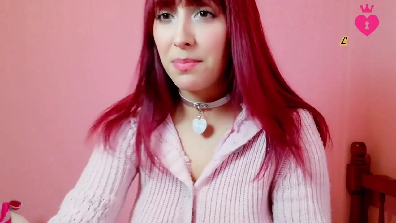 Lilu Lunatica Masturbates With Big Dildo On Cam