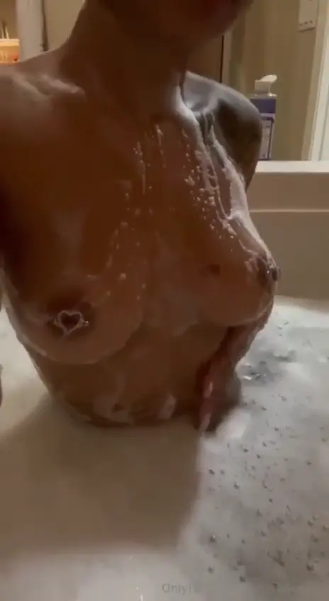 Rielarenee OnlyFans Leaked Nude Video #201425
