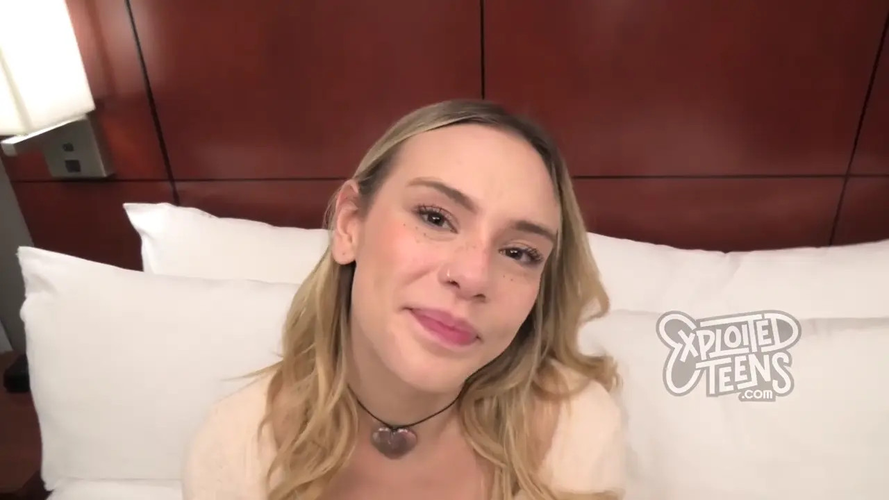 KnifeGrlfriend Fucked And Gets A Creampie