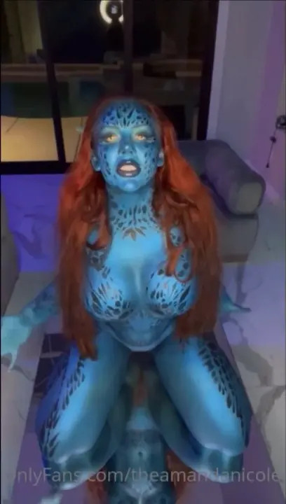 Amanda Nicole's Avatar Girl Masturbates With Toys