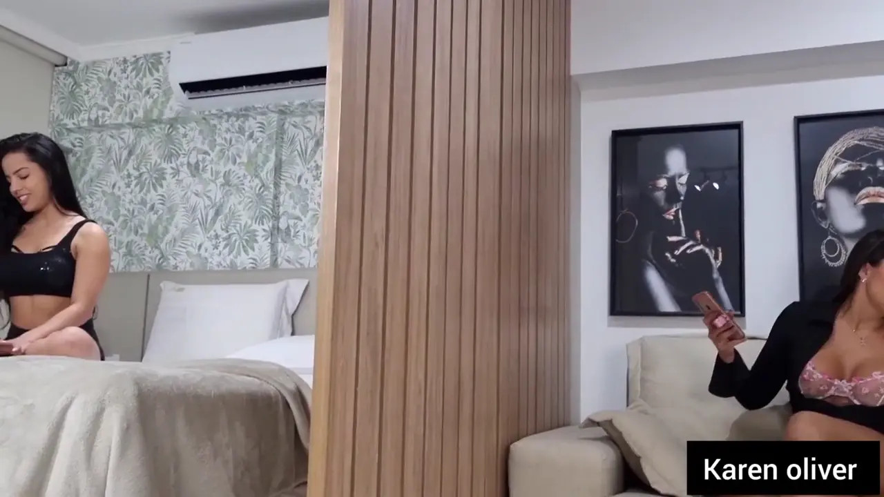 Karen Oliver & Paola Venturine's Lesbian Play - ePornLeak