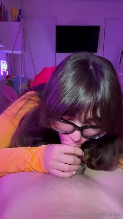 Salomelons' Velma Blows A Cock