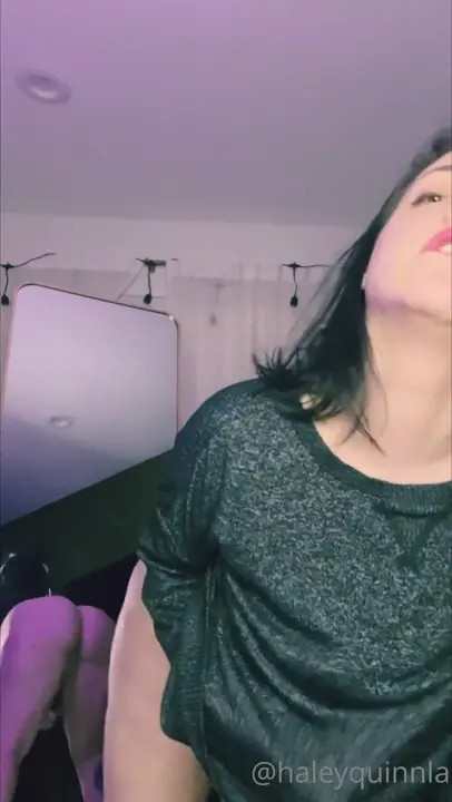 HaleyQuinnLA Strips And Bounces Her Fat Ass