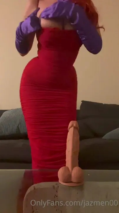 Jazmen Jafar As Jessica Rabbit Blows A Dildo