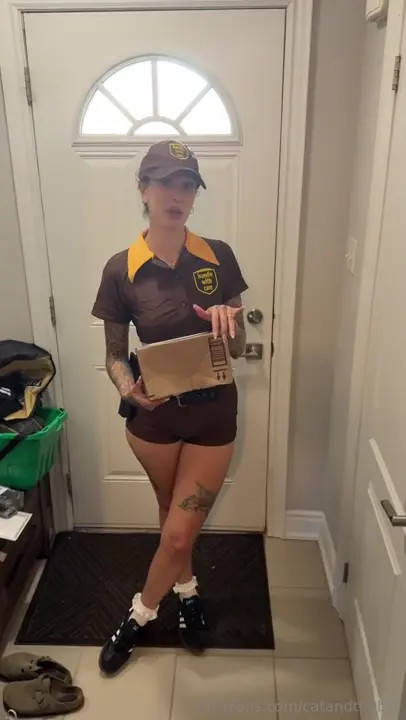 Delivery Girl Catandthebat Gets A Facial After BJ - ePornLeak