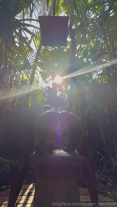 Queen_Tahshaar Rides Dildo Outside And Squirts - ePornLeak