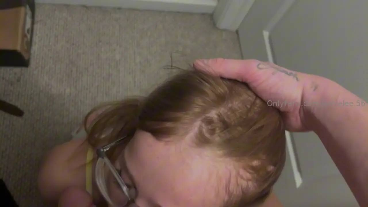 Jamielee.56 Gets Her Asshole Stretched