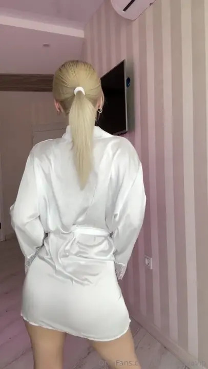 Alkh1mova Seductively Takes Off Her Dress