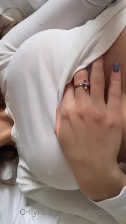 Maligoshik Teases Her Lusty Tits