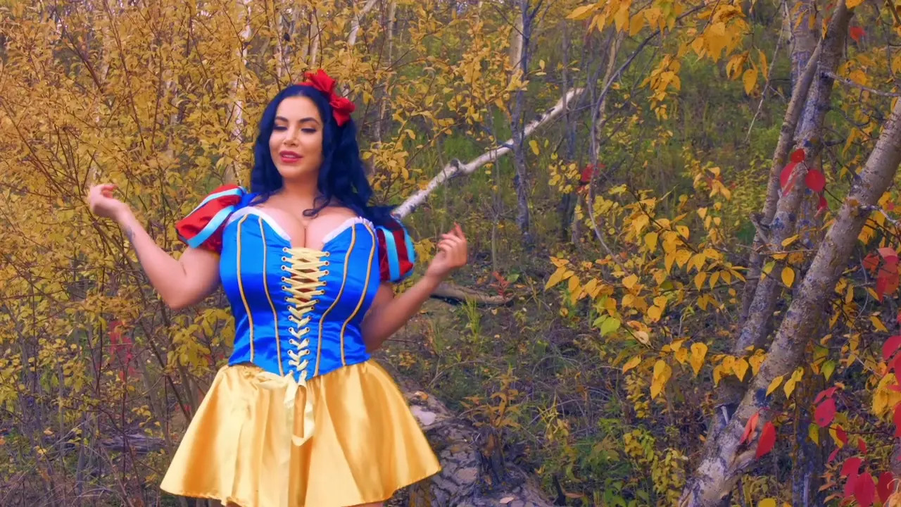 Snow White Korina Kova Plays With Her Dildos