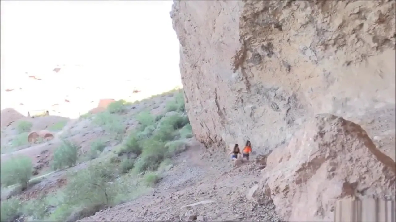 Leah Gotti & Brooklyn Jane Squirts In Public