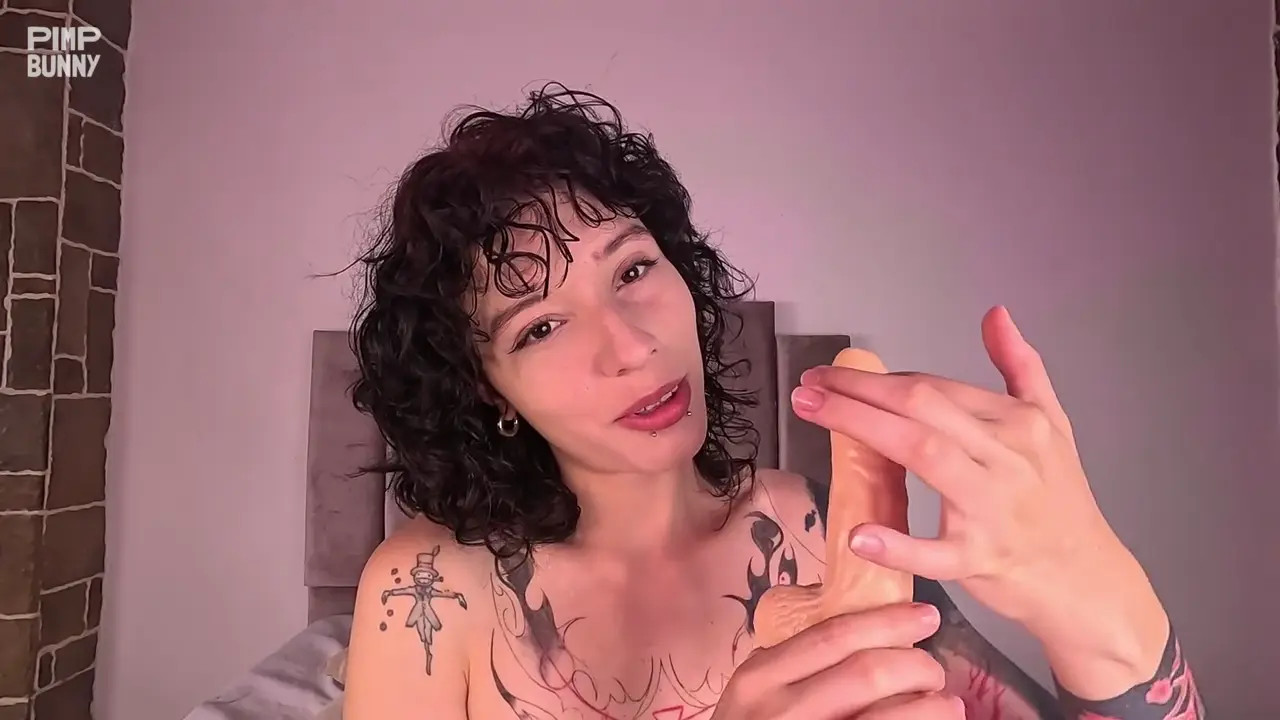 Michelle Star Hones Her BJ Skills On A Dildo