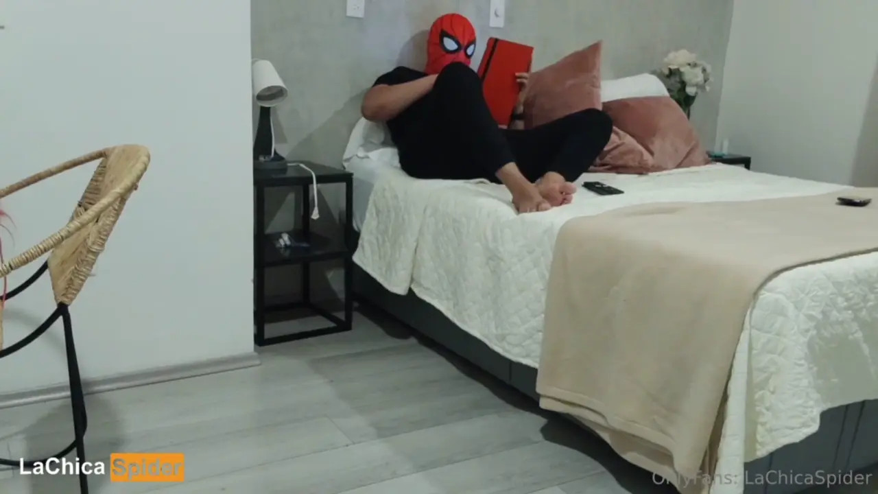 LaChicaSpider's MJ & Spiderman BJ Cosplay - ePornLeak