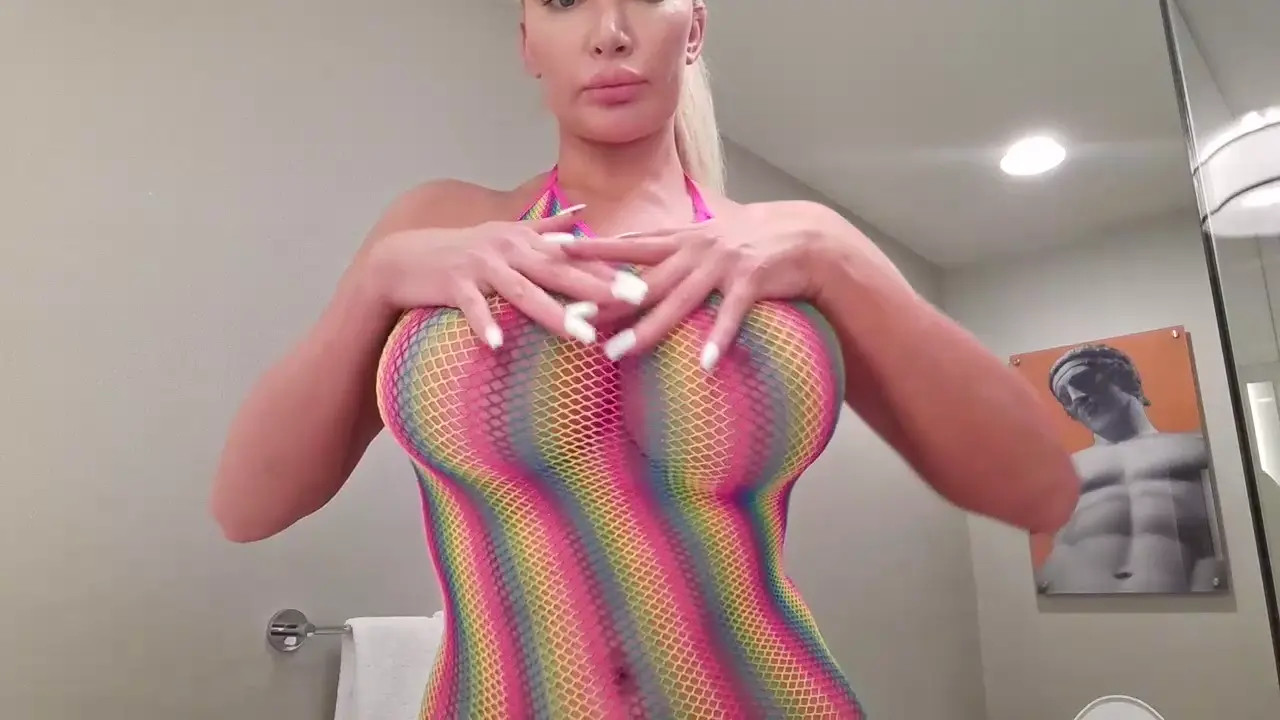 Nicolette Shea Shows Her Huge Boobs - ePornLeak