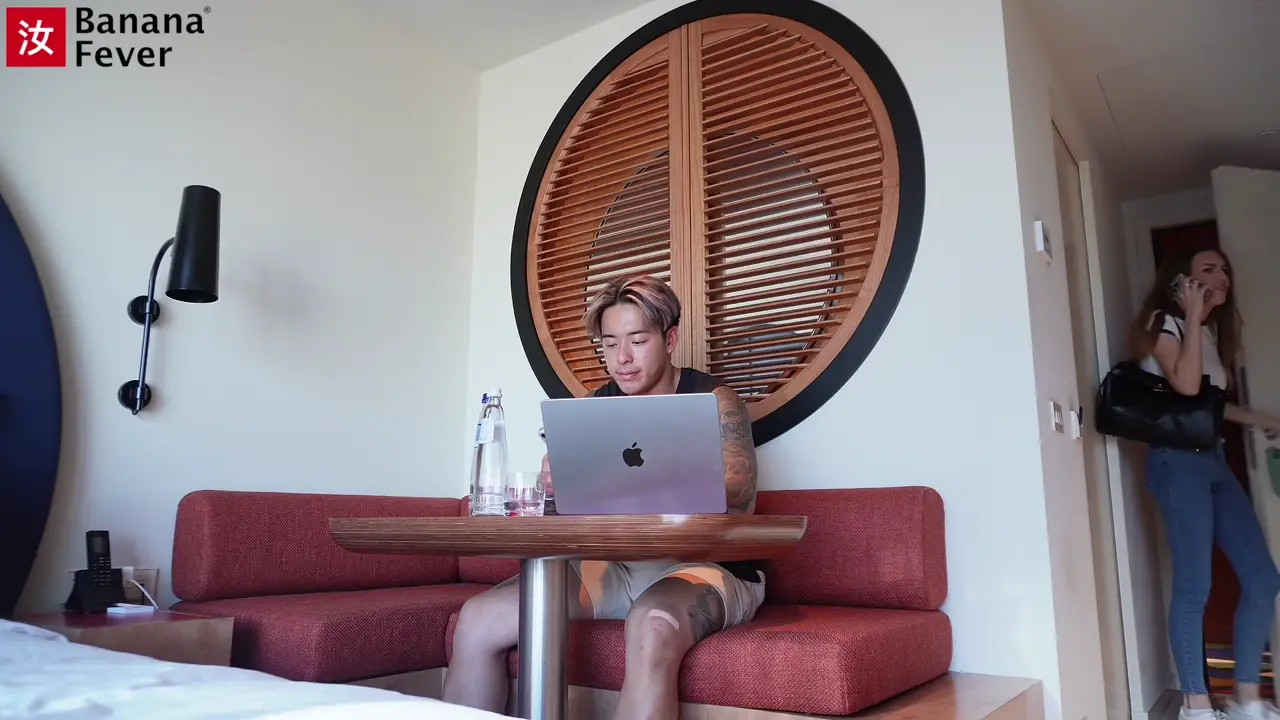 Salmoe Cllout Gets Nailed By Asian Cock - ePornLeak