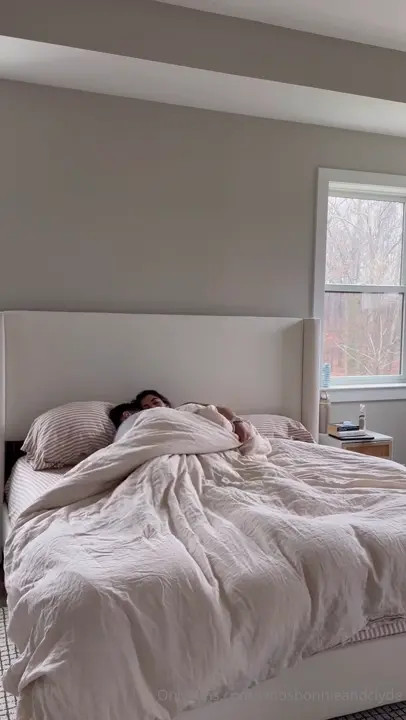 Whosbonnieandclyde Enjoys Her BF's BWC On The Bed