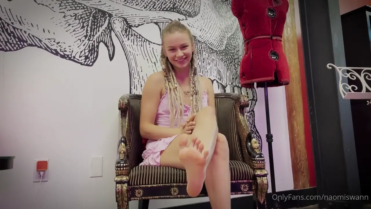 Naomi Swann Gives An Oily Footjob