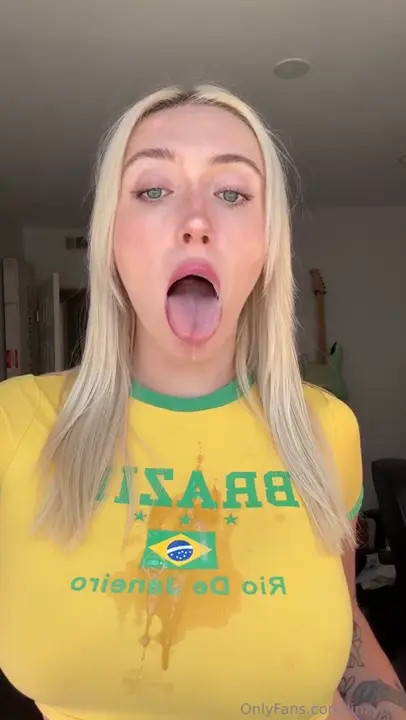 Sexy Blonde LinzyRay Plays With Her Spit