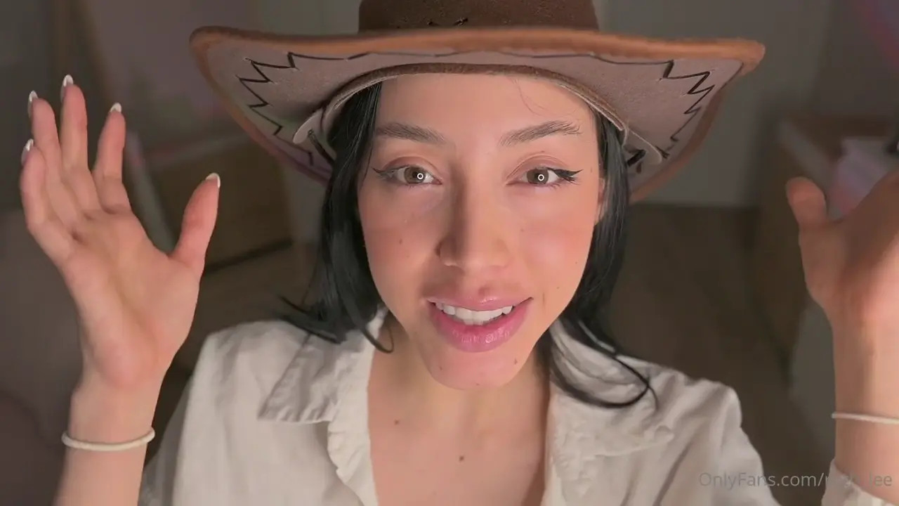 Ruth Lee Plays With Her Buttplug Then Sucks A Dildo