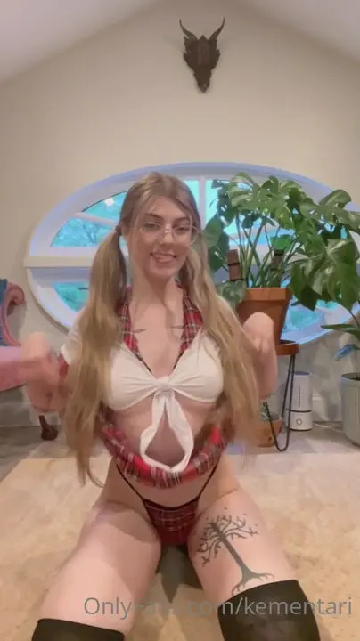 Yavannaxk Fucks Her Pussy With A Vibrator Till Climax