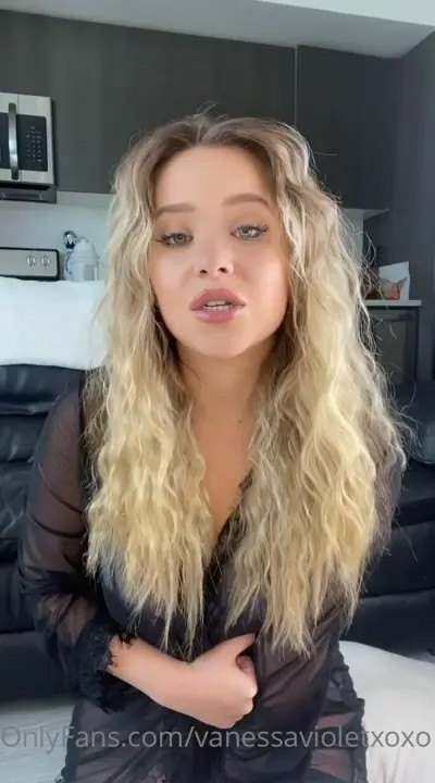 Vanessavioletxoxo Fingers Her Pussy Until Orgasm - ePornLeak