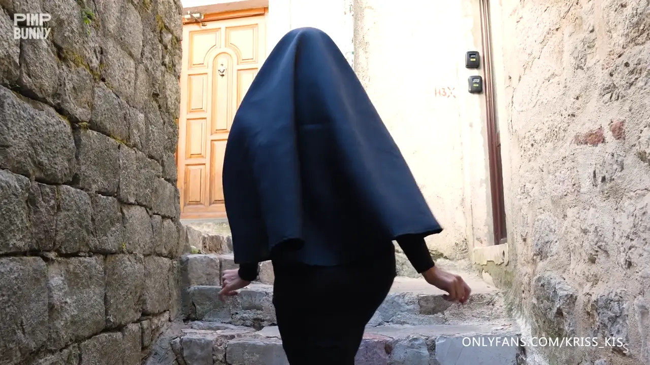 Nun Kriss Kiss Gives A Blowjob
