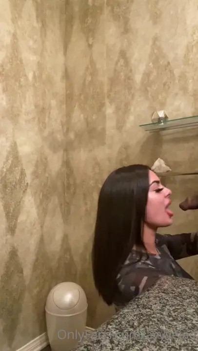 Ayyyejae Sucks A Cock In The Living Room Of Her House