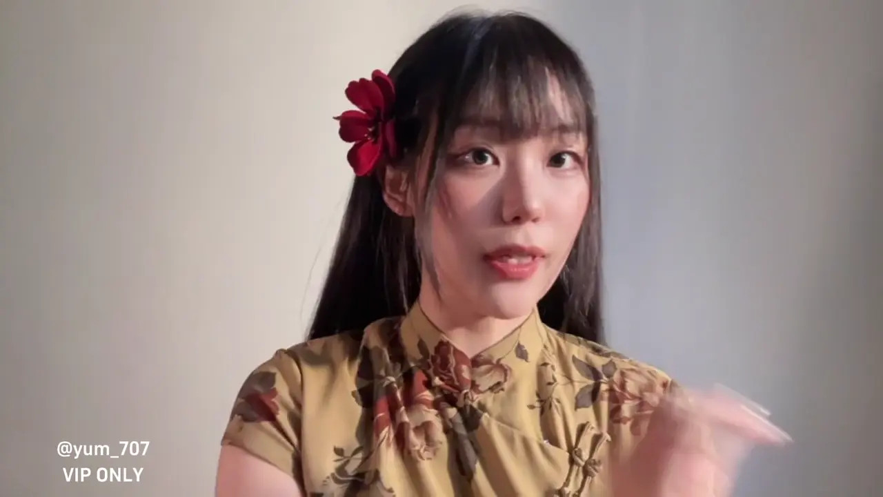 Yum_707 Rubs Her Pussy In A Chinese Cheongsam