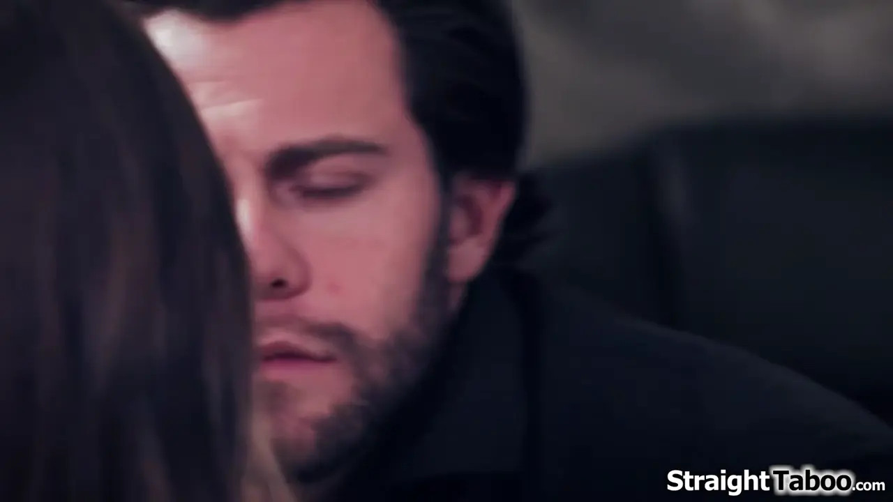 Gwen Vicious Gets DP'd By Her Teachers - ePornLeak