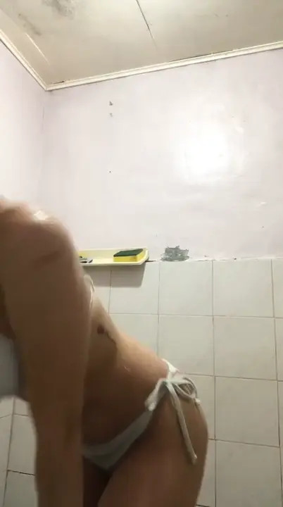 Rizza Regis Teases Her Body While Bathing