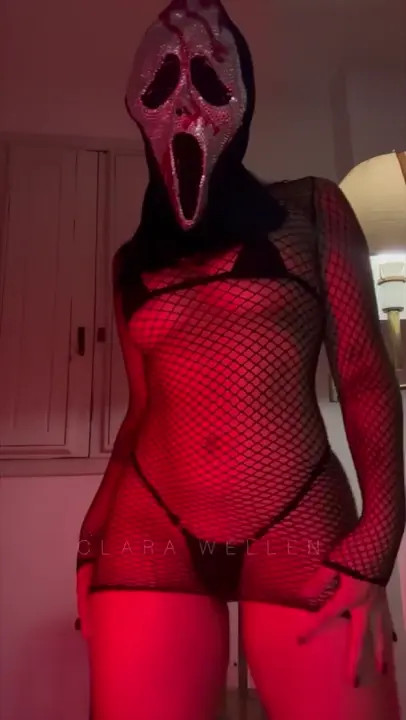 Clara Wellen Teases Her Sexy Body As Ghostface