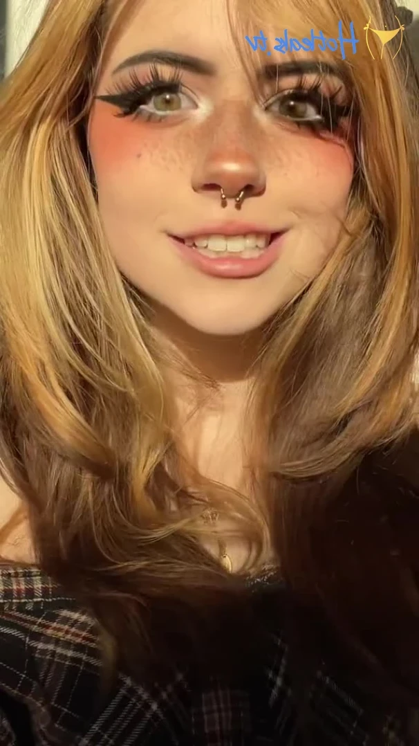 hannah <3 [ hannahowo ] - Slide into my messages for more - ePornLeak