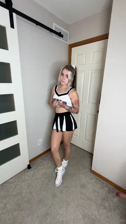 Valerie White Masturbates And Shows Anal Gape