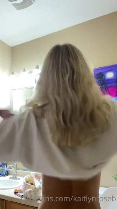KaitlynRoseB Shakes And Squeezes Her Tits - ePornLeak
