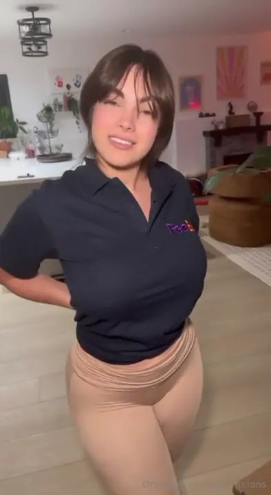 Salomelons FedEx Delivery Girl Gets Pounded While Standing - ePornLeak