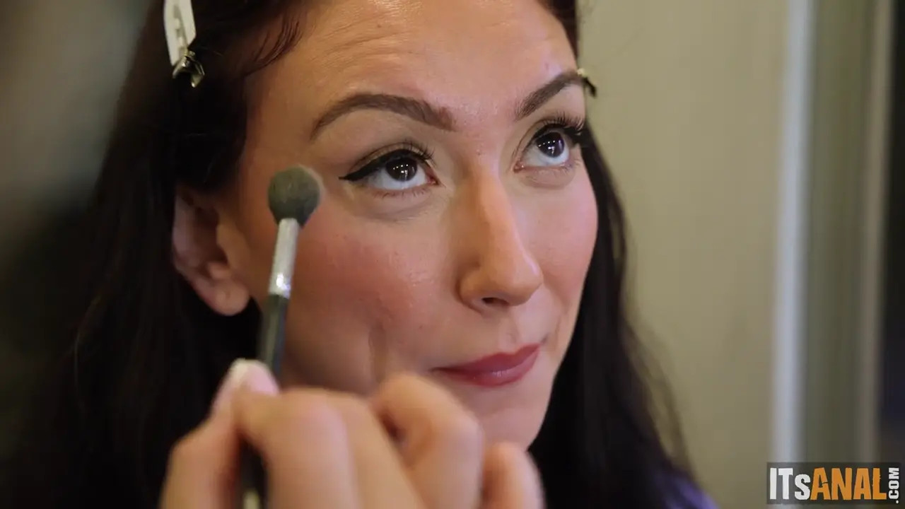 Mandy Muse Gets Double Penetrated By 2 BBCs'