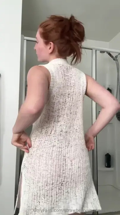 BigCakeAlyssa Strips & Flaunts Her Body