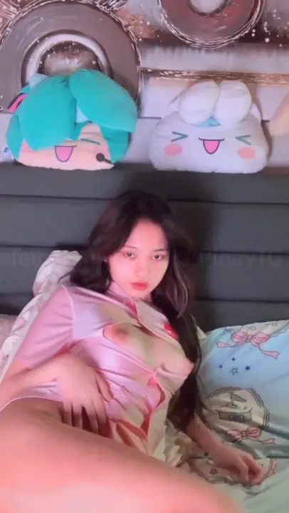 HayamiHaru Fingers Herself On The Bed