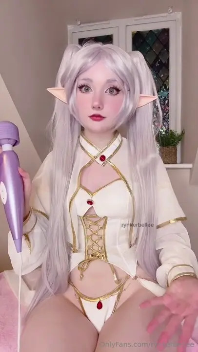 Rynker Bellee Is A Playful Elf With A Dildo